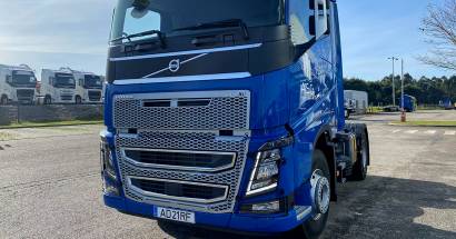 Camião Volvo da empresa de construção ASG